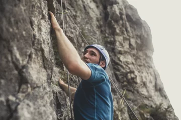 Photo sur Plexiglas Alpinisme Alpiniste escaladant un rocher