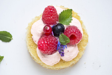 raspberry cake with cream gluten free