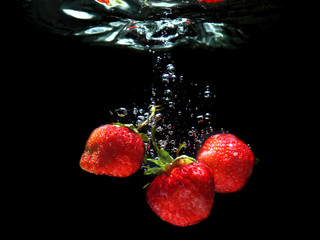 Fototapeta na wymiar Strawberries in water splash