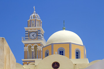 Fototapeta na wymiar Santorin - Griechenland - Kirche - Dächer - malerisch
