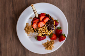 Açaí with Strawberry and Chocolate