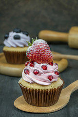 cupcake  with fresh strawberry