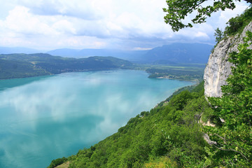 Vue aérienne sur le lac du Bourget en Savoie