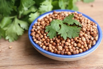 Coriander seeds and fresh