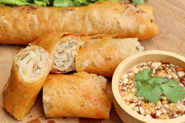 Spring roll with dipping sauce