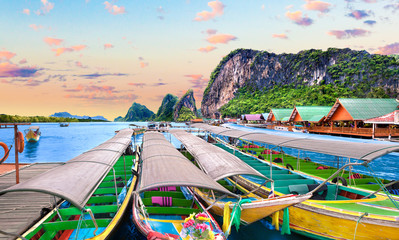 Paisaje idílico de playas y costas de Tailandia.Islas y mar de Phuket. Viajes de aventura y ensueño - obrazy, fototapety, plakaty