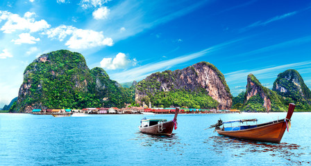 Idyllisch landschap van stranden en kusten van Thailand Phuket-eilanden en zee. Avontuurlijke en droomreizen