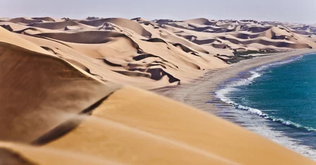 Poster De Namib-woestijn langs de kust van de Atlantische Oceaan van Namibië, zuidelijk Afrika © Uwe