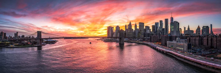 Poster Im Rahmen Manhattan und Brooklyn Bridge Panorama in New York City, USA © eyetronic