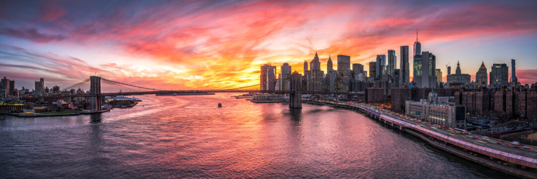 Manhattan und Brooklyn Bridge Panorama in New York City, USA