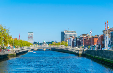 Fototapeta premium Riverside of Liffey w Dublinie, Irlandia