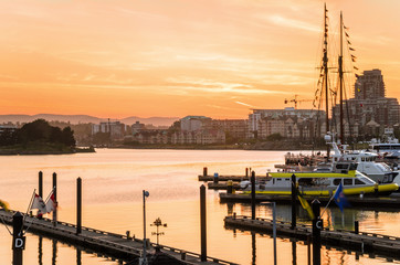 Naklejka premium Orange Summer Sunset over Victoria Harbour. British Columbia, Canada.
