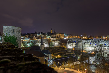 Naklejka premium Zdjęcia miasta Luksemburg w nocy