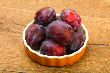 Plums in the bowl