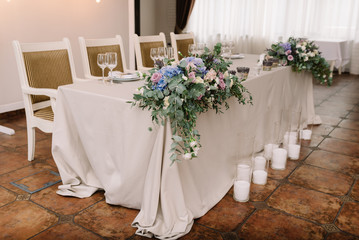 Stylish wedding table decoration flowers