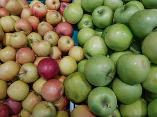 Fresh green apples lie in the shop window
