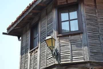 Stary dom i latarnia