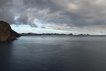 Pochmurne niebo spokojne morze © Makaron