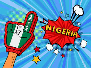 Fototapeta premium Męska ręka w rękawicy flagi kraju kibica sportowego podniósł się, świętując zwycięstwo i dymek Nigerii z gwiazdami i chmurami. Kolorowa ilustracja w stylu retro komiks