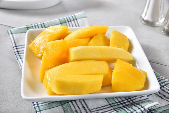 Fresh sliced mango