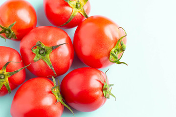 完熟の赤いトマト