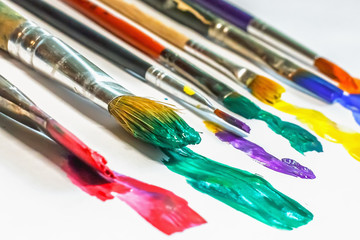 Obraz premium DIFFERENT ARTISTIC BRUSHES ON THE WHITE BACKGROUND,