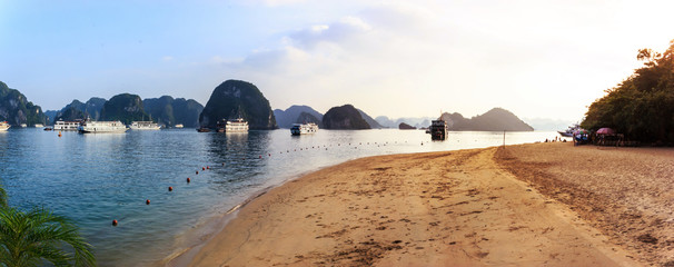 Naklejka na ściany i meble Panorama of Ha Long Bay Beach, tourist boat and seascape, Ha Long, Vietnam.