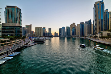 Obraz premium Dubai Marina na piękny zachód słońca, Zjednoczone Emiraty Arabskie