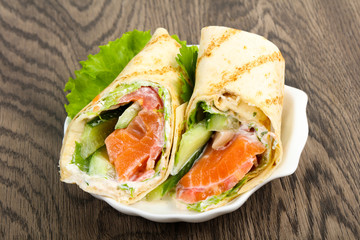 Salmon bread roll