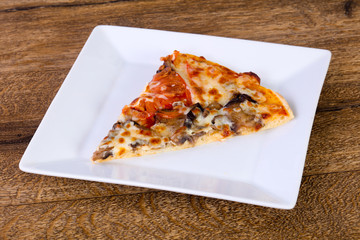 Eggplant pizza with tomato