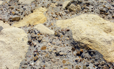 roca con piedras en la costa de la playa