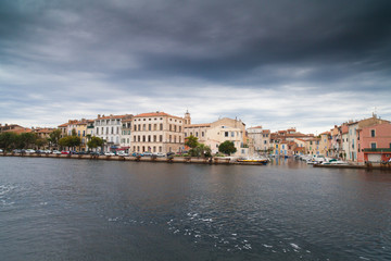 Fototapeta na wymiar Canal in Venice and houses