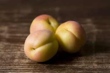 Aprikosen; Marillen; 3; Marille; Aprikose; drei; Stilleben