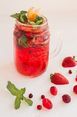  Refreshing drink with cranberries and strawberries