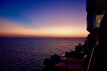 Sonnenuntergang am Schiffsheck