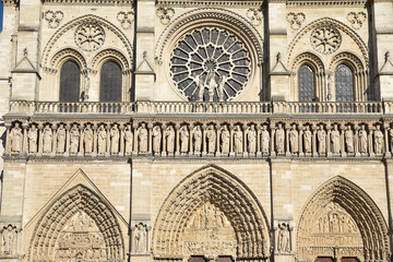 Rosace et portails de Notre-Dame à Paris, France