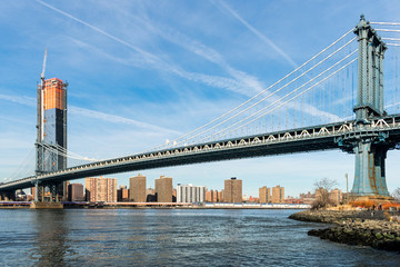 Fototapeta na wymiar A view of a Manhattan Bridge from a park in DUMBO