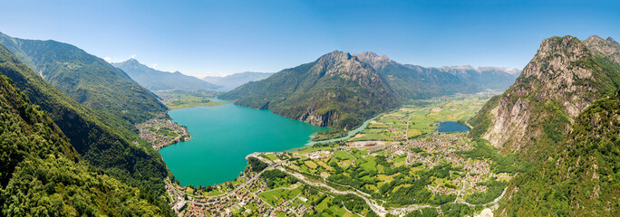 Fototapeta na wymiar Lago di Novate Mezzola e Valchiavenna (IT) - Vista aerea panoramica