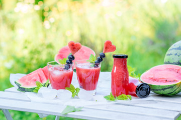 Smoothie aus Obst - Wassermelone - Diät - Fasten - Entgiftung - 