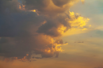 The sun shines on the cumulus clouds.