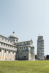 Fototapeta na wymiar Leaning Tower of Pisa on a warm summer day