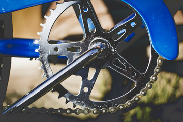 gears of a blue bicycle