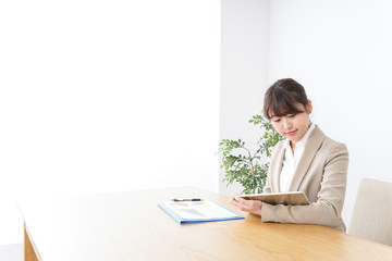 働く女性