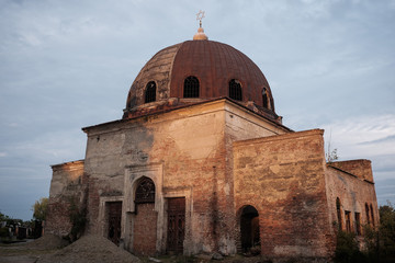 Fototapeta na wymiar Old abandoned synagogue in Chernivtsi in Western Ukraine