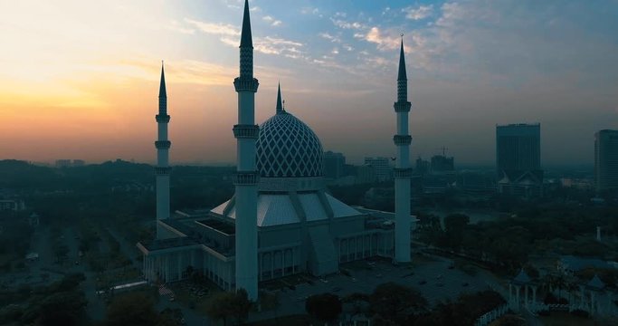 Sultan Salahuddin Abdul Aziz Mosque. It is the country's largest mosque and also the second largest mosque in Southeast Asia after Istiqlal Mosque in Jakarta, Indonesia.