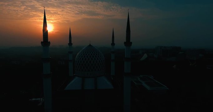 Sultan Salahuddin Abdul Aziz Mosque. It is the country's largest mosque and also the second largest mosque in Southeast Asia after Istiqlal Mosque in Jakarta, Indonesia.