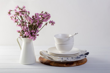 Obraz na płótnie Canvas Flower arrangement on table served for dinner