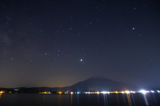 富士山と星空