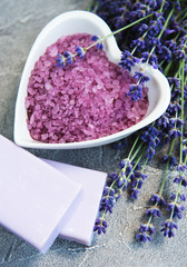 Obraz na płótnie Canvas Heart-shaped bowl with sea salt, soap and fresh lavender flowers