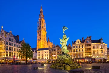 Fotobehang Famous fountain with Statue of Brabo in Grote Markt square in Antwerpen, Belgium. © phant